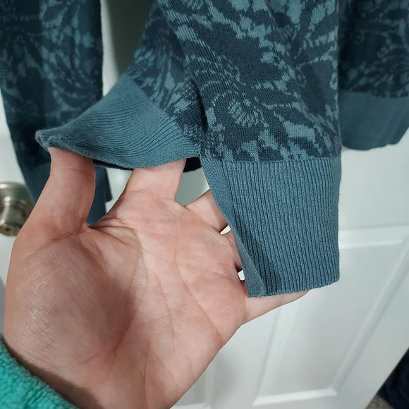 LOFT Outlet Blue Floral Design Long Sleeve Lightweight Sweater in Size XL - Picture 7 of 10